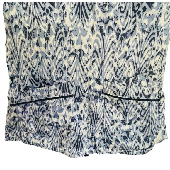 Landau Women’s XSM Ceil Blue White Navy Patterned Pocket V-Neck Scrub Top - Picture 4 of 5
